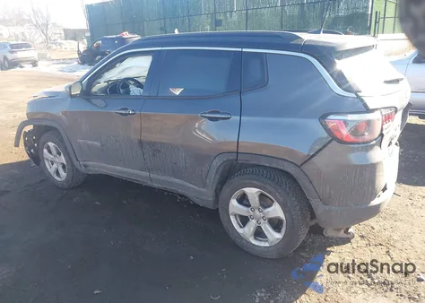 2018 Jeep Compass Latitude 4X4 z USA, uszkodzony, nr VIN 3C4NJDBB4JT252461